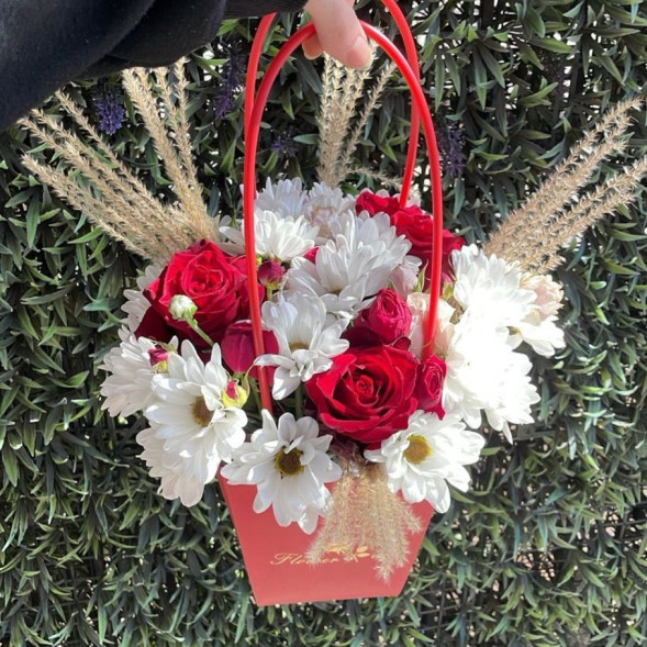 Композиция в коробке «Волшебный сад»  в Судаке