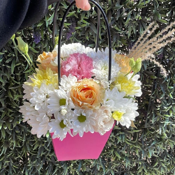 Композиция в коробке «Весеннее пробуждение»  в Судаке