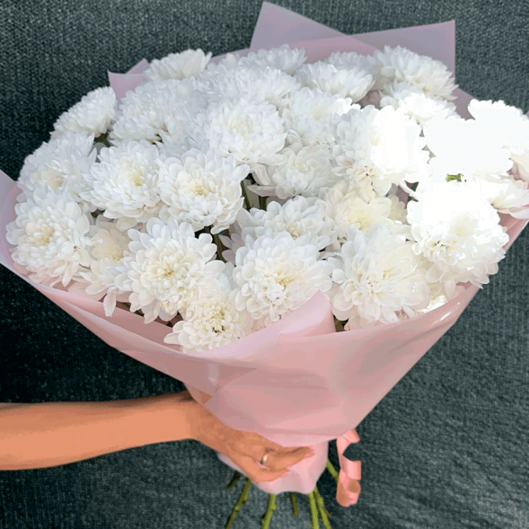 Букет 11 белых кустовых хризантем в Судаке
