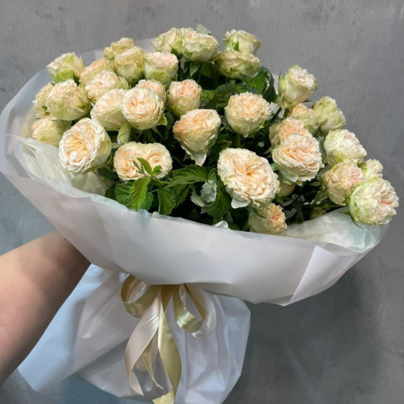 9 кустовых роз в упаковке в Судаке