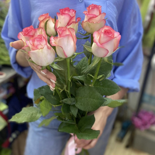 Букет 7 розовых роз в Судаке