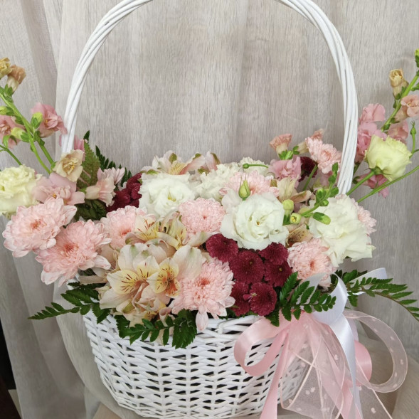 Композиция в корзине «Симпатичная лодочка» в Судаке