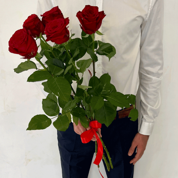 5 красных роз в Судаке