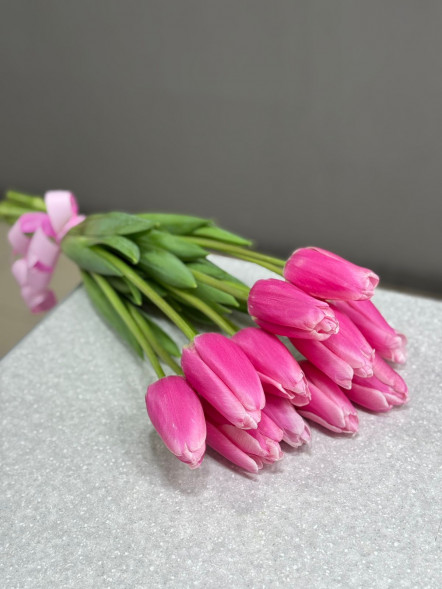 11 розовых тюльпанов в Судаке