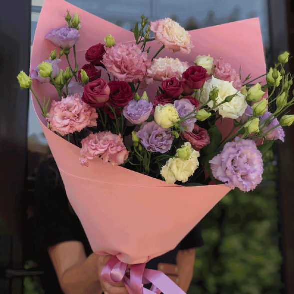 Букет 7 ярких эустом в Судаке