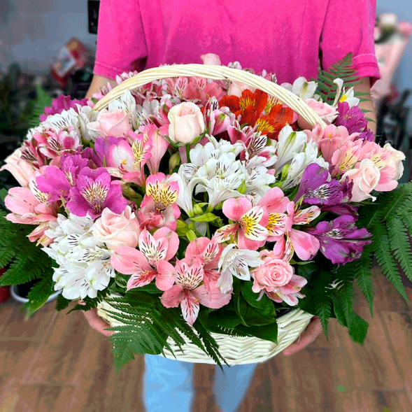 Композиция в корзине &quot;Весенний бриз&quot; в Судаке
