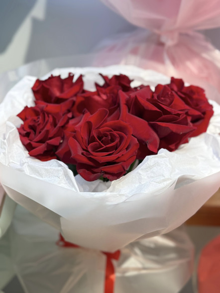 Букет из 5 французских роз в Судаке