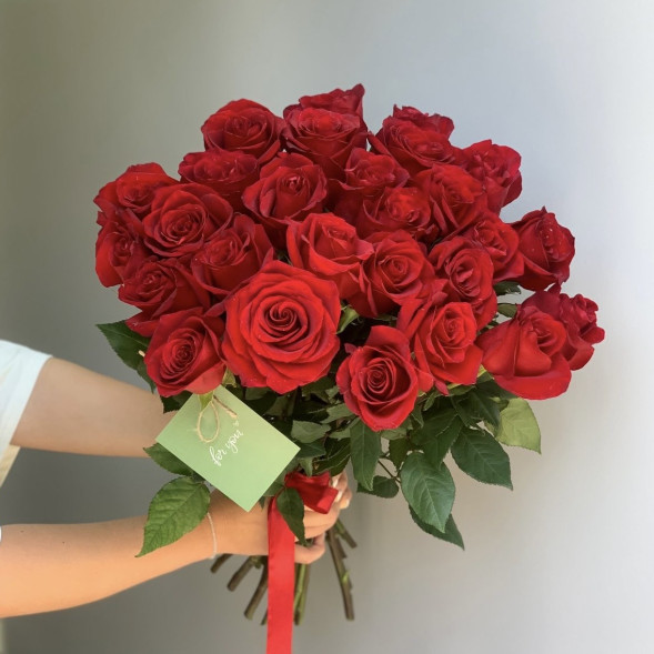 27 красных импортных роз, лента в Судаке