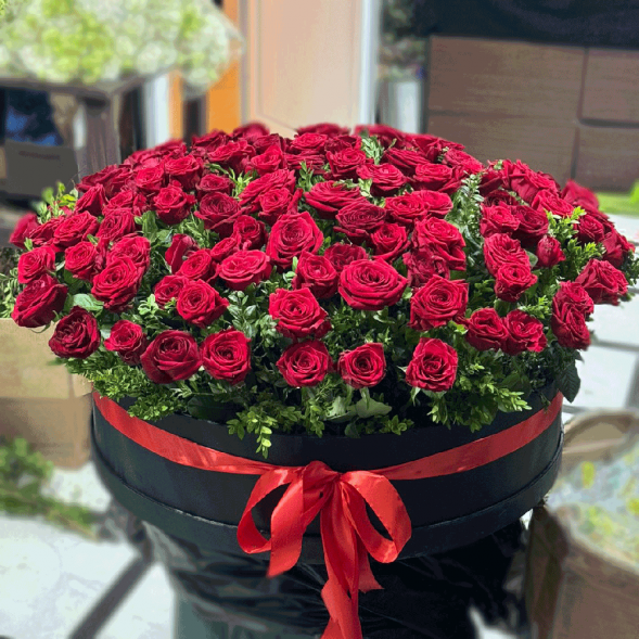 101 красная роза в шляпной коробке в Судаке