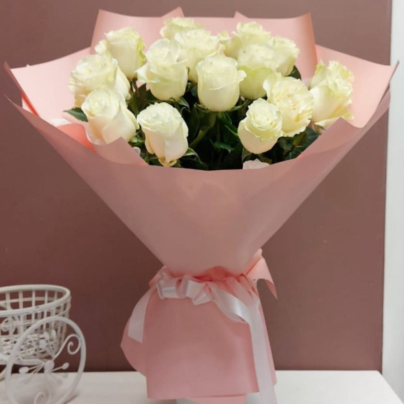 Букет 15 белых голландских роз в упаковке в Судаке