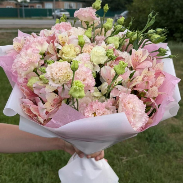 Букет из альстромерий и эустом Зефирное настроение в Судаке